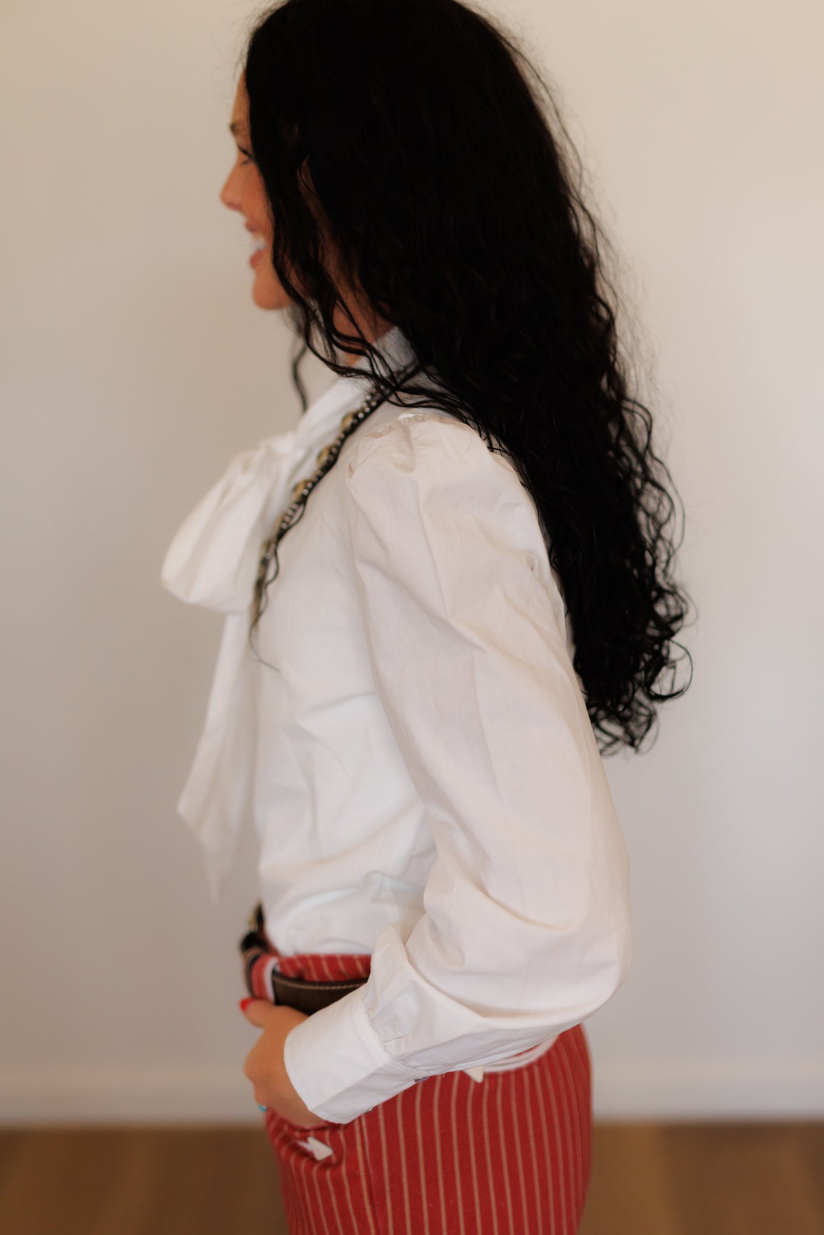 (PRE-ORDER)White Puff Long Sleeve Pearl Snap Shirt (HH2714)