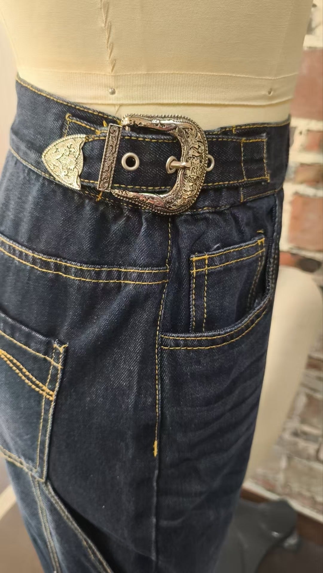 HH8700 BUCKLE BARREL JEANS