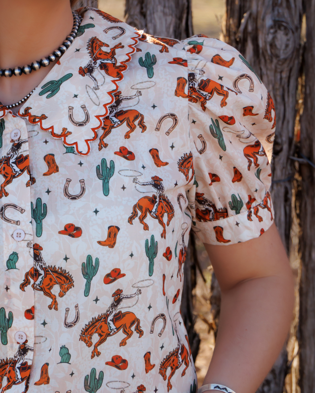 Top, Bucking Horse Peter Pan Collar HH3024