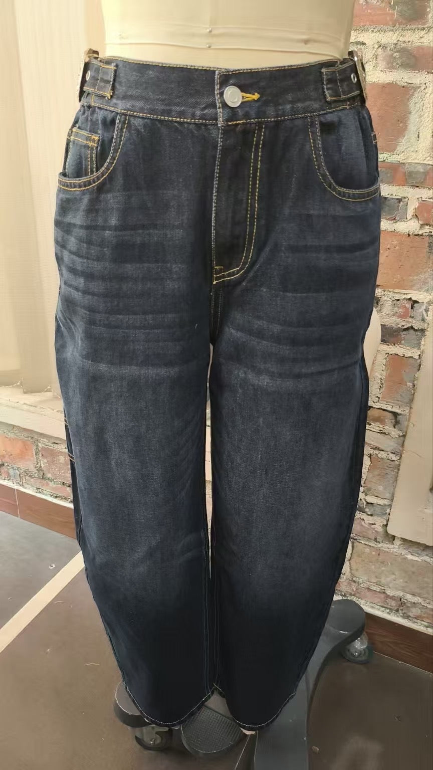 HH8700 BUCKLE BARREL JEANS