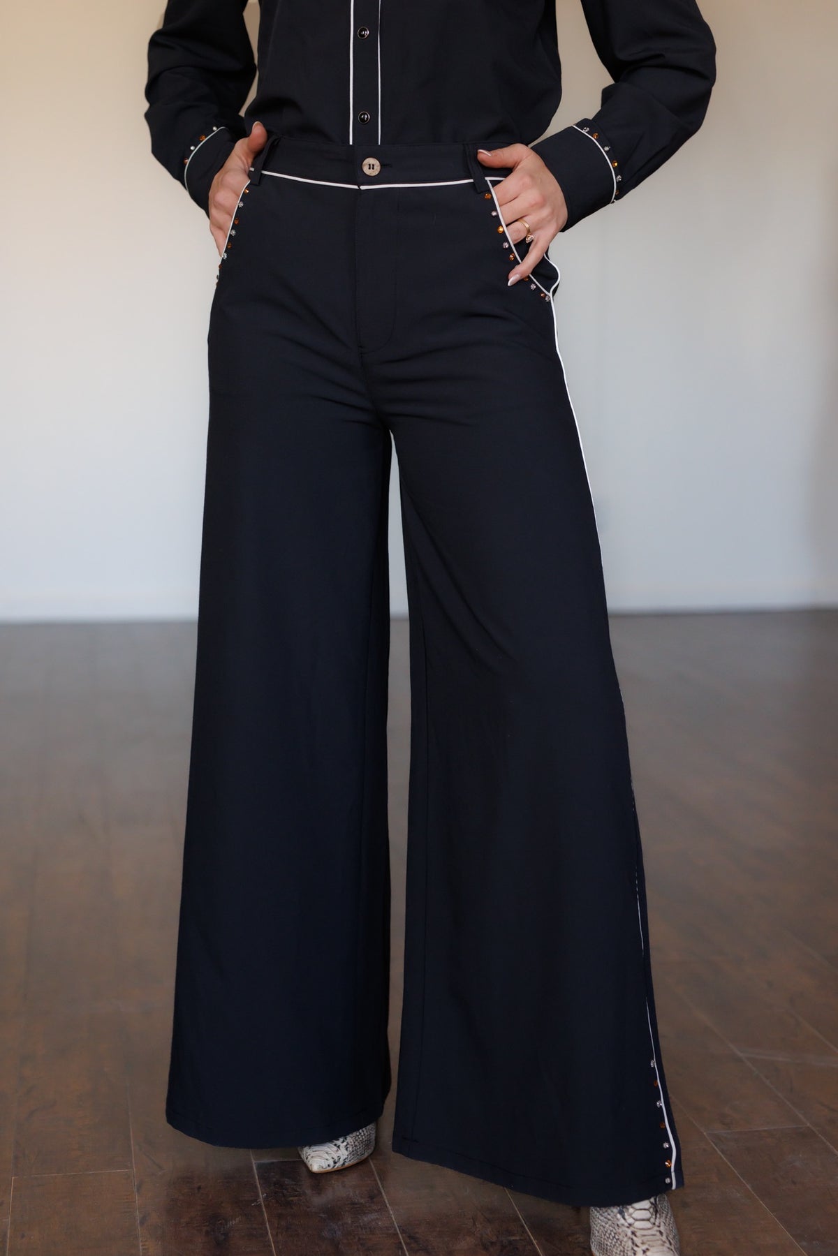 (PRE-ORDER)Black Studded Trousers (HH221)