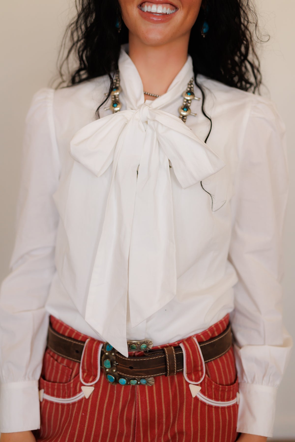 (PRE-ORDER)White Puff Long Sleeve Pearl Snap Shirt (HH2714)