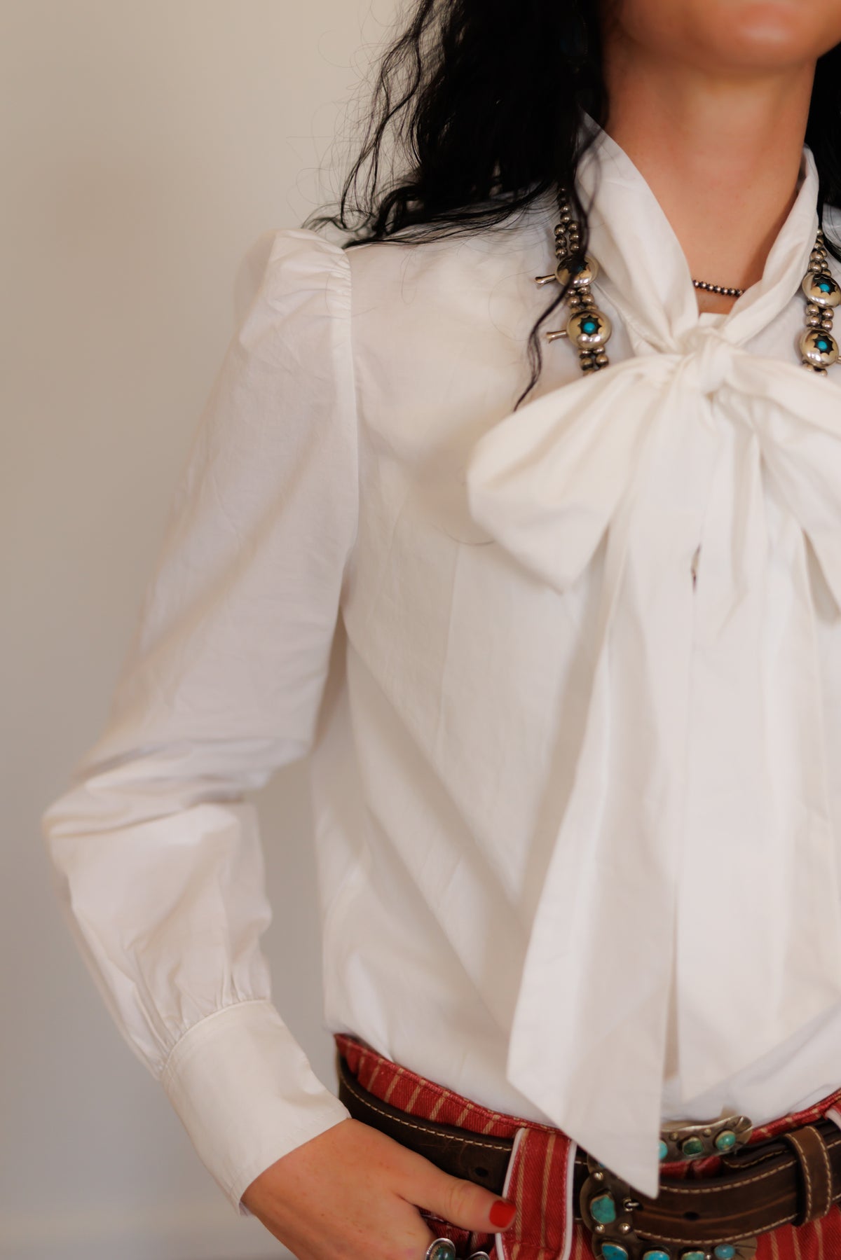(PRE-ORDER)White Puff Long Sleeve Pearl Snap Shirt (HH2714)