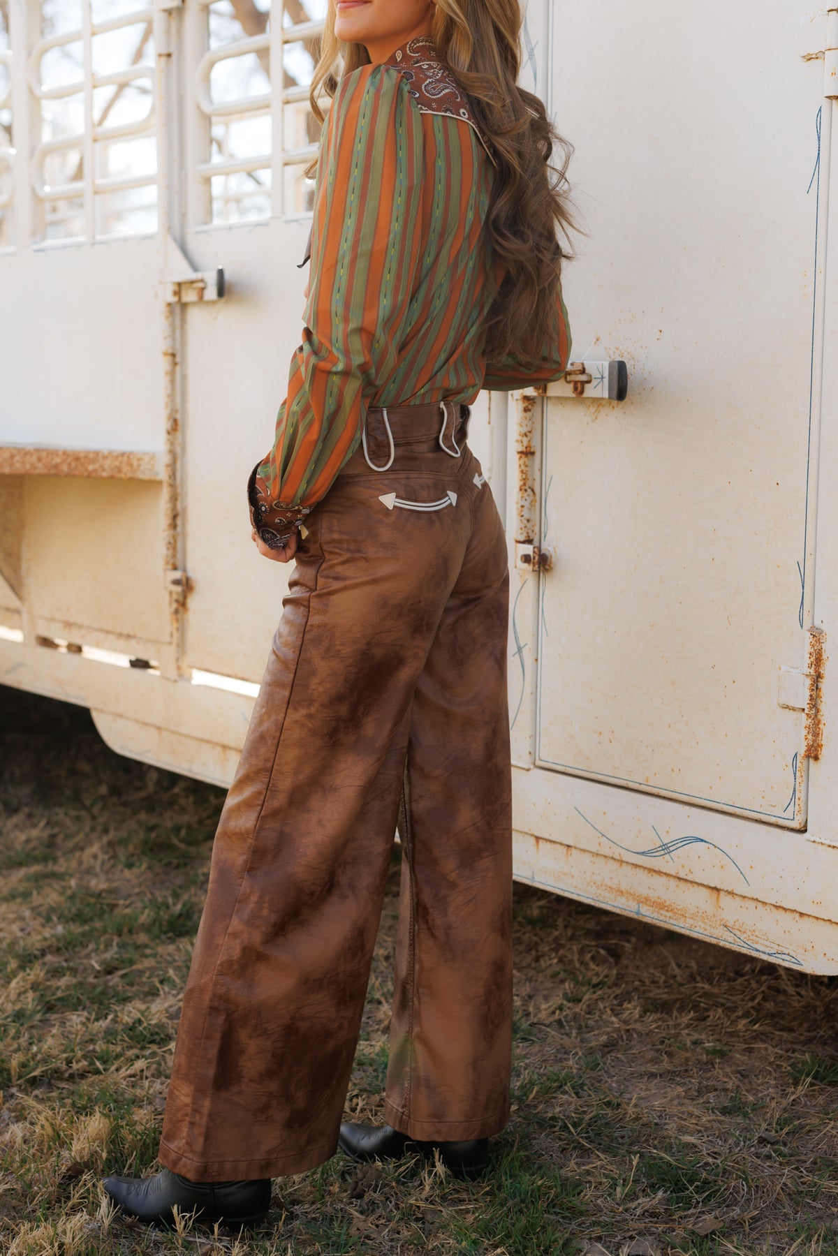 Brown Leather Smiley Wide Leg HH8900