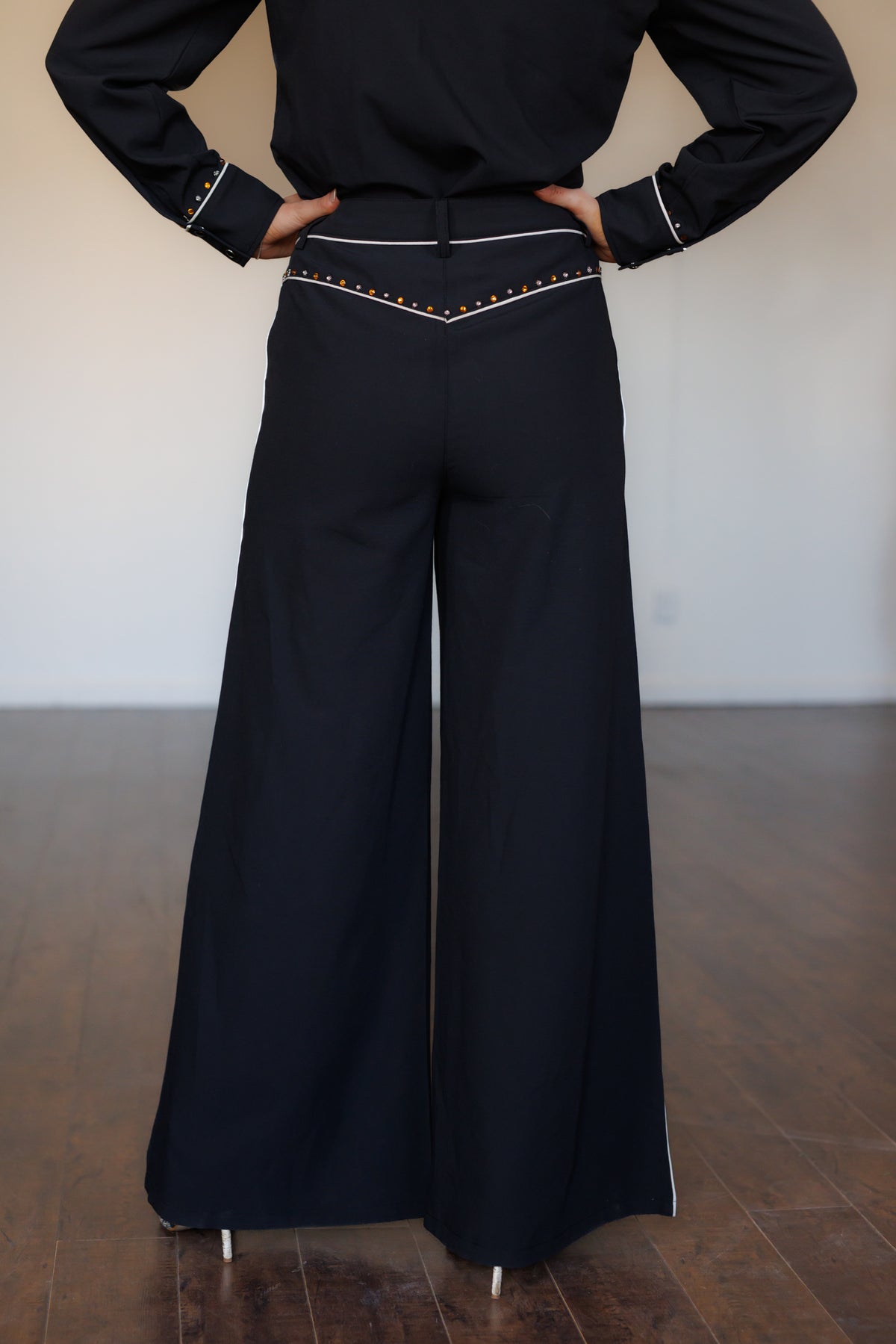(PRE-ORDER)Black Studded Trousers (HH221)