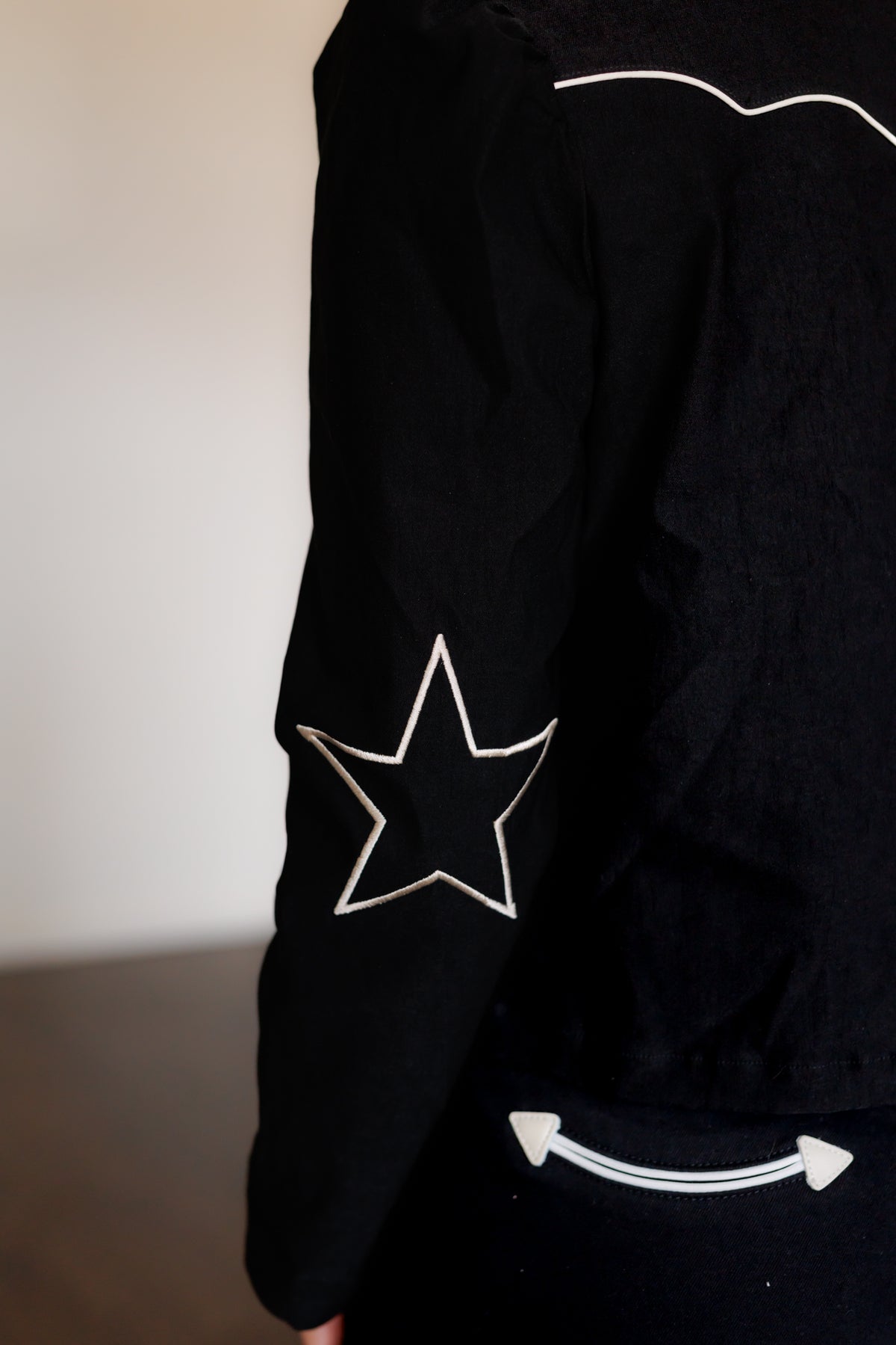 Black Star Cropped Blazer HH4006