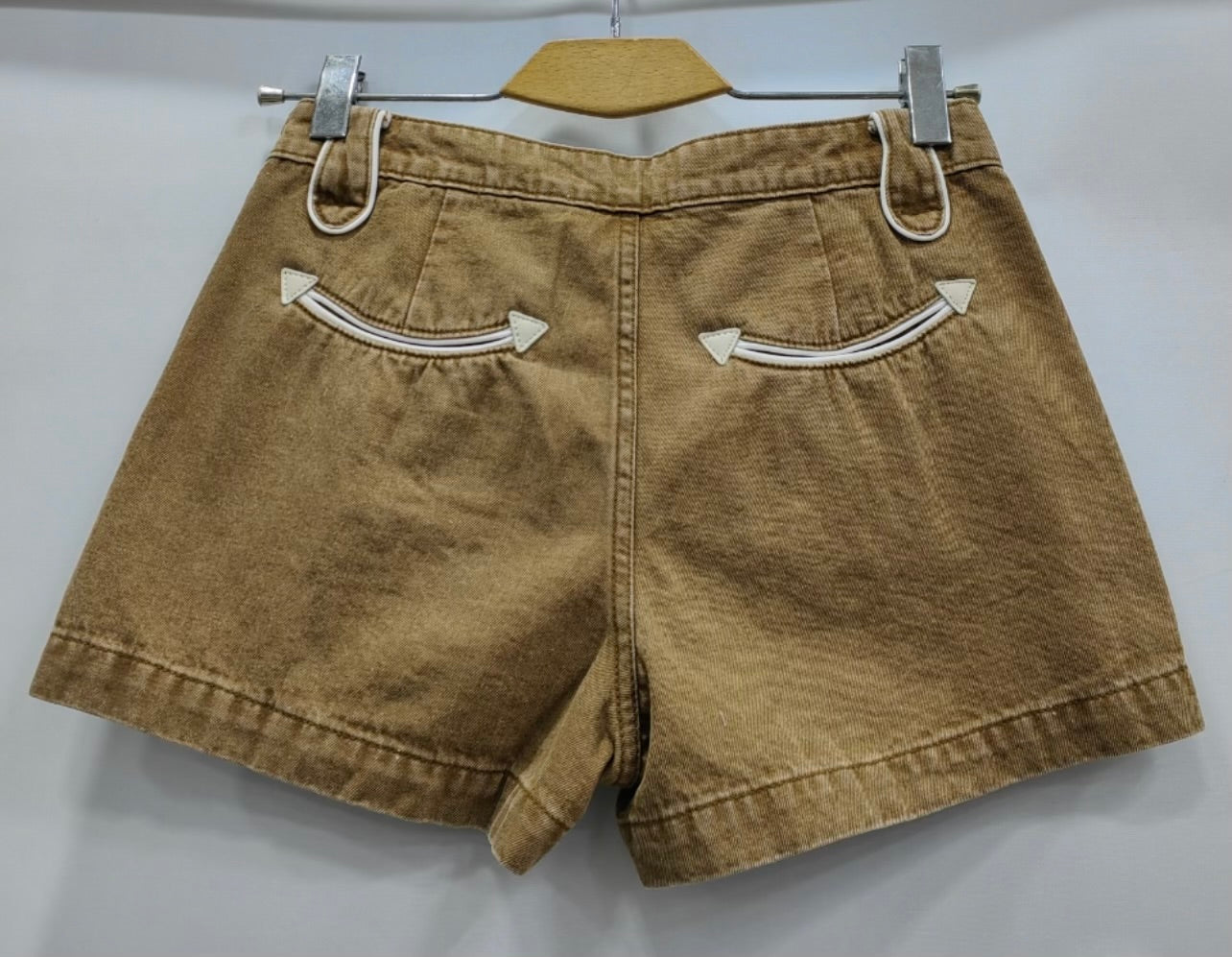 HH8400 TAN ARROW DENIM SHORTS