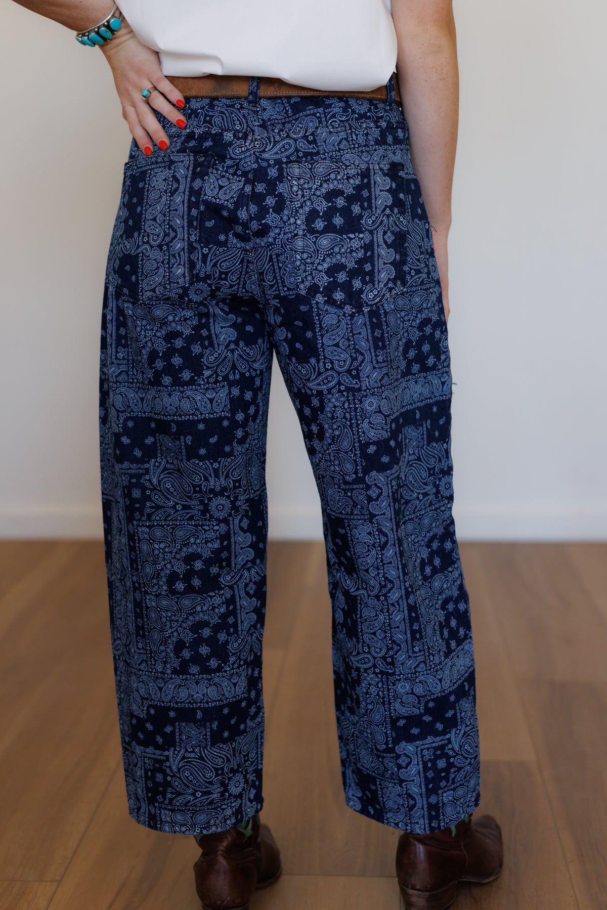 NAVY BANDANA BARREL JEANS (HH8600)